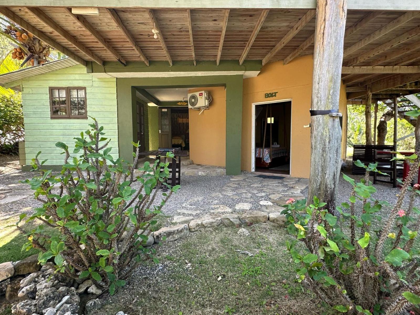 Strawberry Fields Together Robins Bay Exterior photo